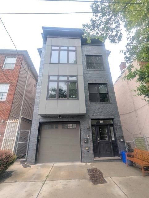 Foto principal - 173 Halladay St