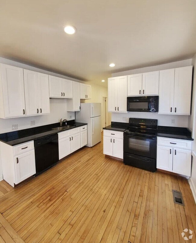 Building Photo - 526 E Burleigh St