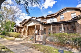 Building Photo - 1220 SW 1st Ave