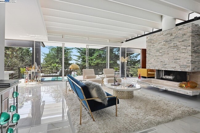 Building Photo - 6624 Saroni Dr