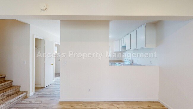Foto del edificio - 1050 N Denair Ave