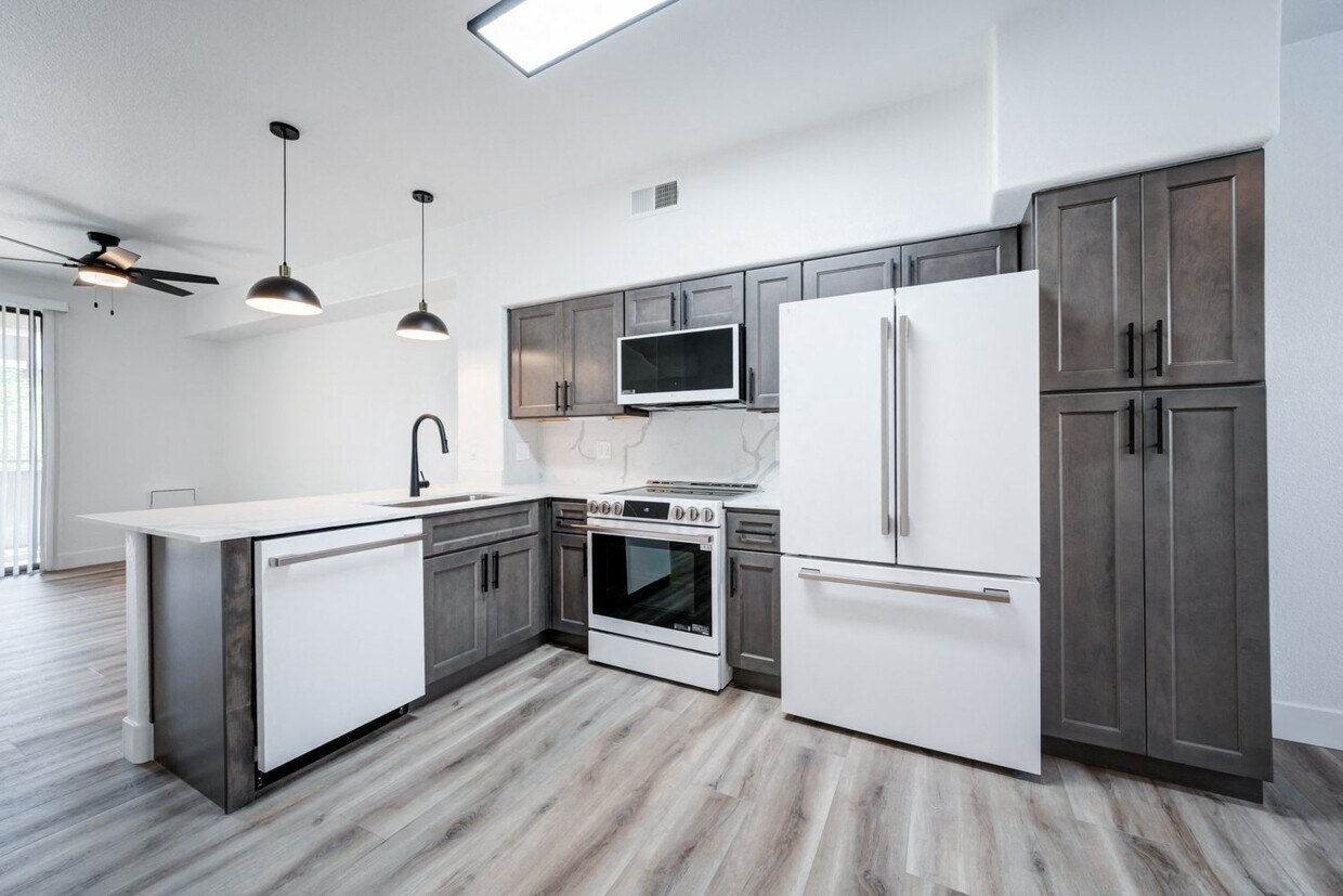 Zona Westgate, Glendale AZ, Interiores recientemente renovados - Zone Westgate