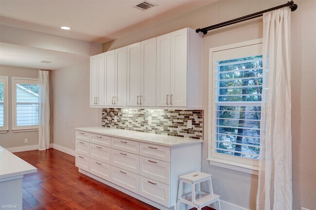 Building Photo - 4 br, 2 bath House - 5022 Shoal Creek Blvd