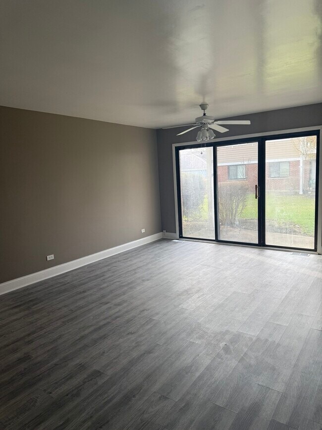 Foto del edificio - 292 Middlebury Ct