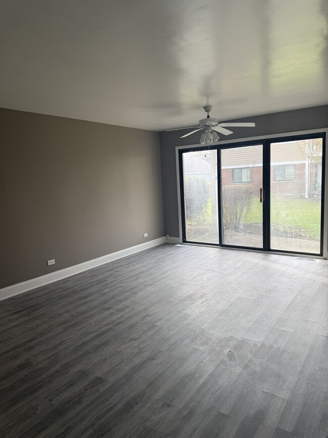 Building Photo - 292 Middlebury Ct