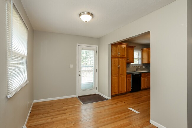 Building Photo - 909 Ridge Dr