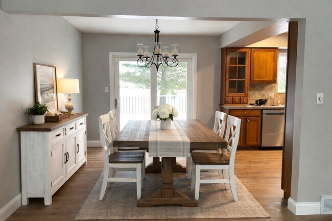 Foto del edificio - 2568 Sun Terrace Dr