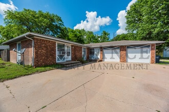 Building Photo - 1318 Peach Ave
