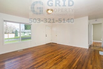 Building Photo - 4919 NE 86th Ave