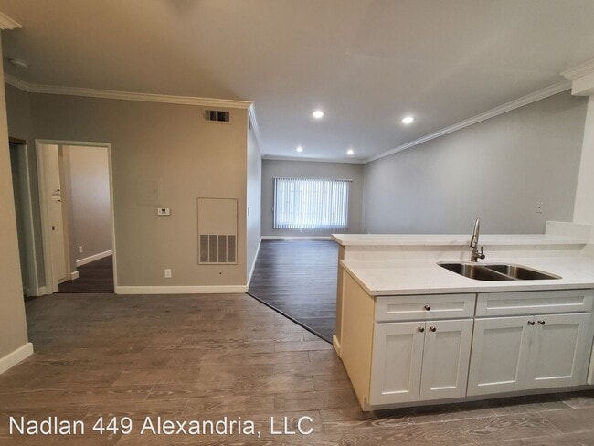 Building Photo - 449 S Alexandria Ave