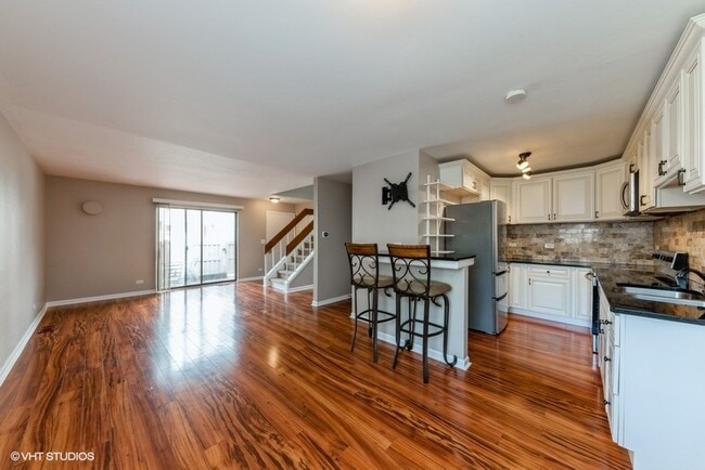 Foto del edificio - 1030 Emerald Dr