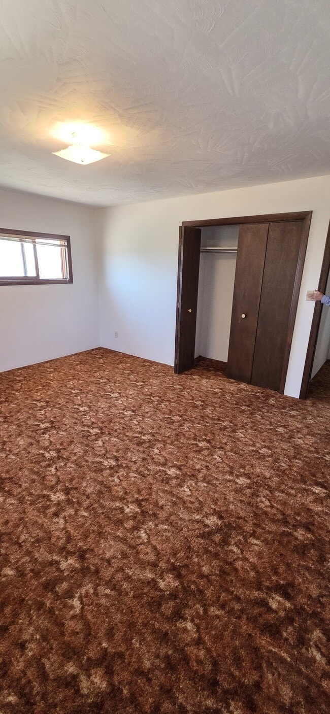 Building Photo - 221 Cactus Dr
