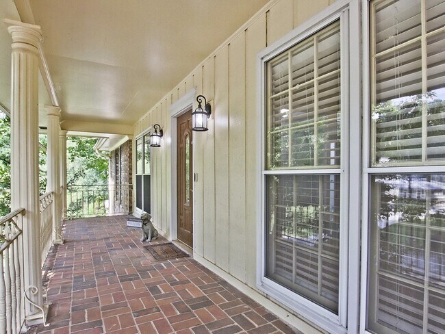 Building Photo - 5213 Tall Oak Dr