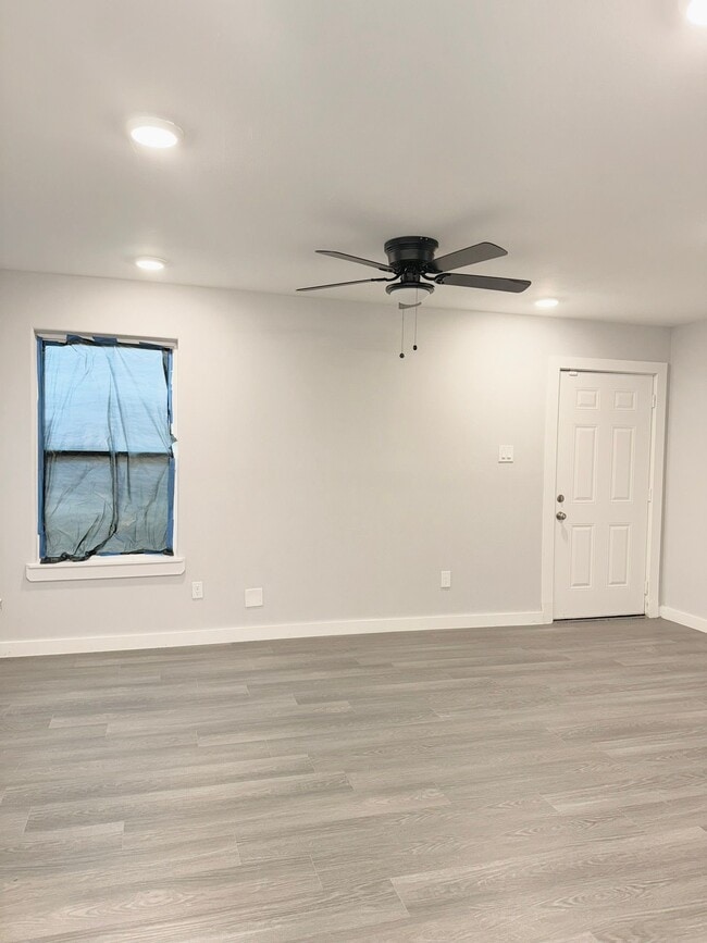 Foto del edificio - 8109 Denton St