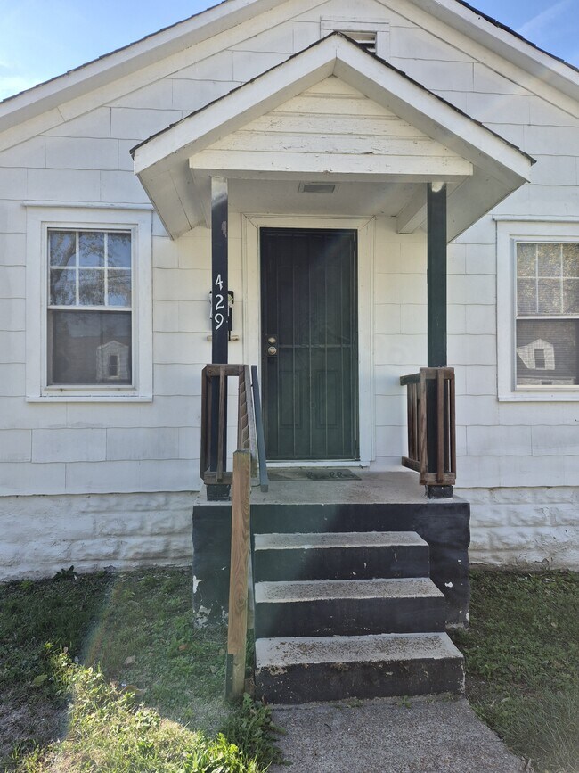 Foto del edificio - 429 Shirley Ave