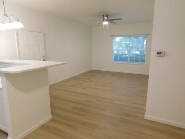 Foto del edificio - Mid Island condo for rent