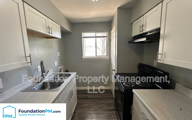 Building Photo - 1587 Cherry Rd