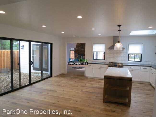 Foto del edificio - 3 br, 2.5 bath House - 3302 Beechwood Dr