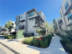 Building Photo - 11051 Momentum Dr