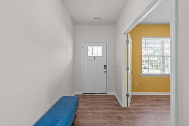 Building Photo - Spacious 5 Bedroom Home with a Fully Fence...