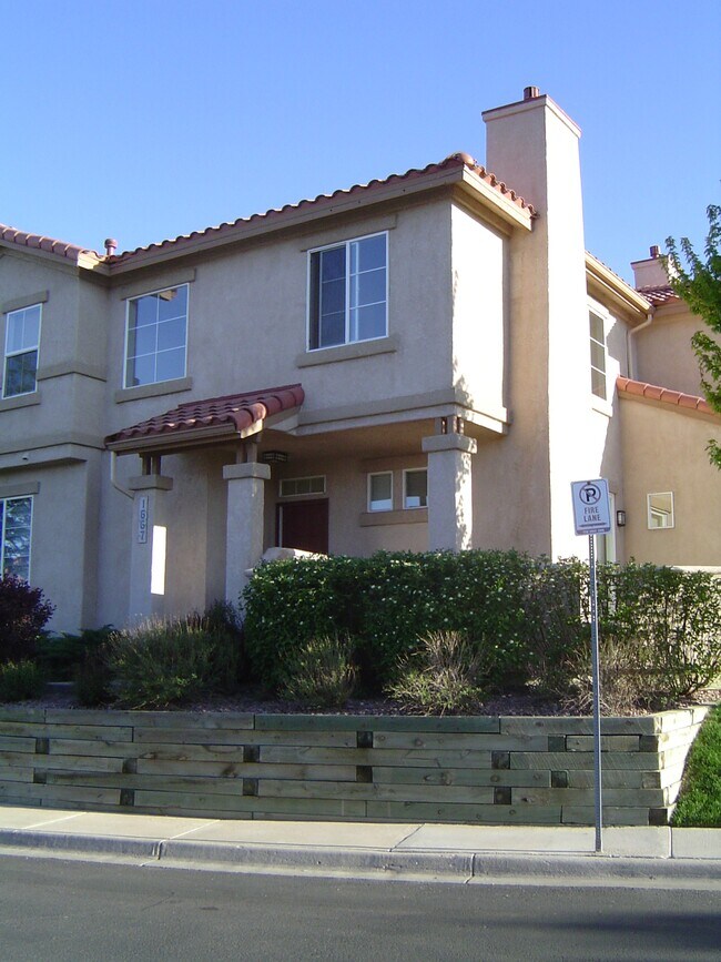 Building Photo - 1667 Courtyard Hts