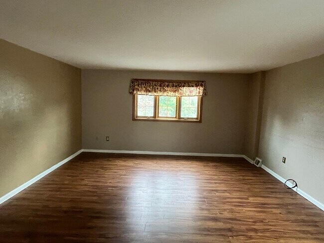 Foto del edificio - 124 Meadow Ln