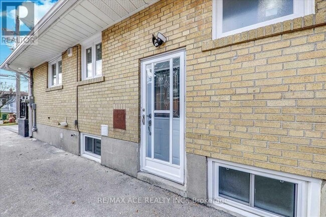 Building Photo - 22 Aspendale Dr