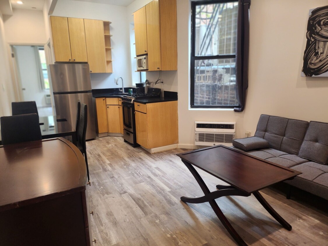 Foto principal - 407 W 51st St