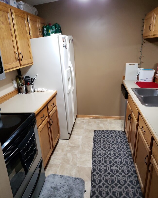 Building Photo - 2Bed 1.5Bath Townhome in Eden Prairie *Nea...