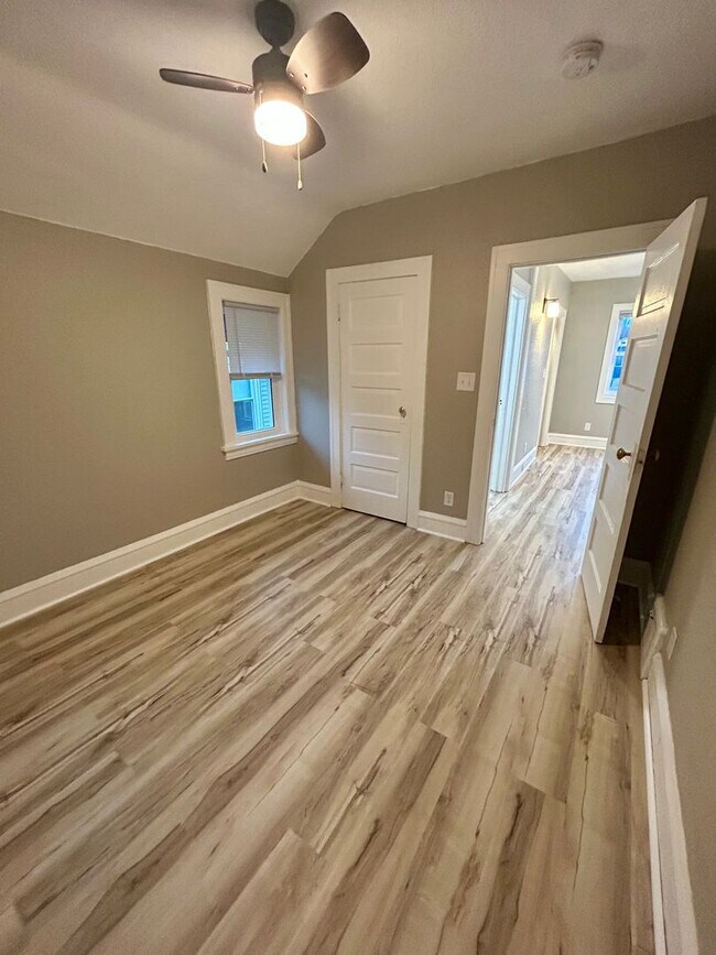 Foto del edificio - 906 North 6th Ave E