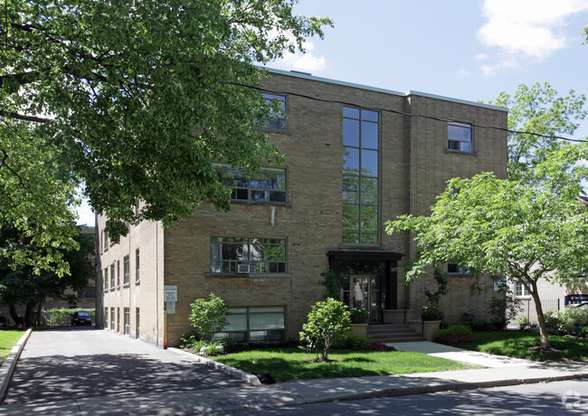 Building Photo - Roselawn Manor