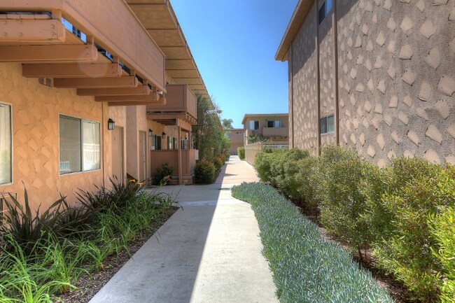 Foto del edificio - 16251 Woodruff Ave