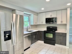 Building Photo - 2 Cinnabar Ct