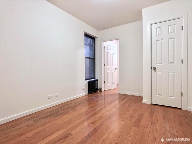 Building Photo - 401 E 68th St