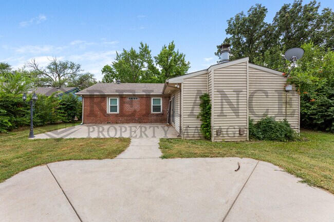 Building Photo - 8328 East Rose Lane