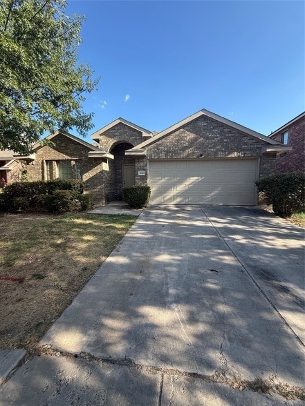 Building Photo - 2034 Kings Forest Dr