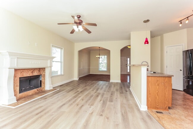 Building Photo - 7854 Rainey Dr