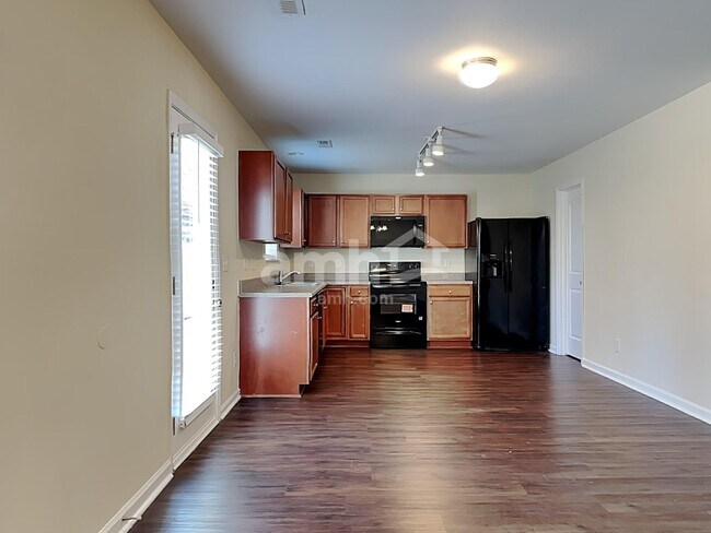 Building Photo - 131 Charndon Way