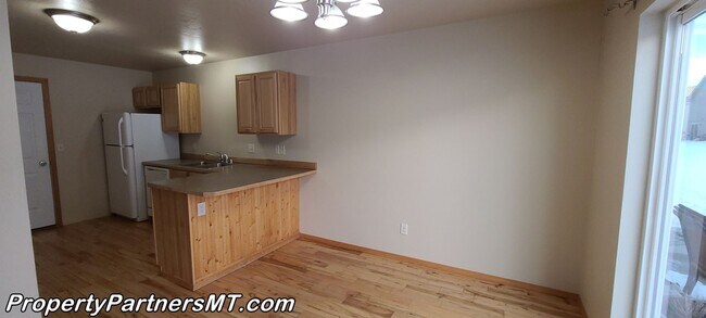 Foto del edificio - Very Nice 3 Bed 2.5 Bath Town house in River Rock Subdivision!