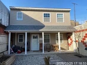 Building Photo - 38 Delancy St