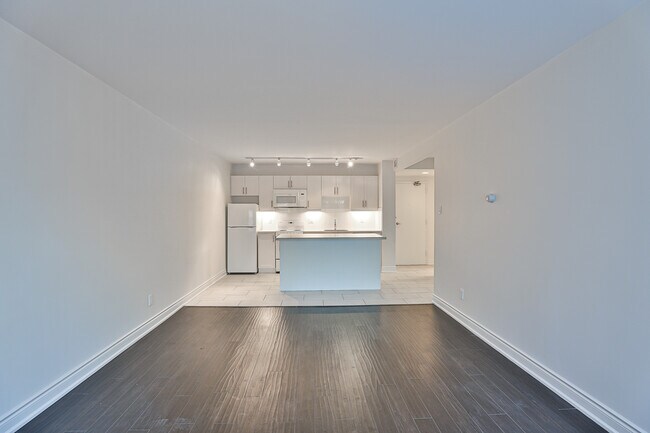Appartement 1 chambre à aire ouverte - 637 pi2 - Avenue Road-484