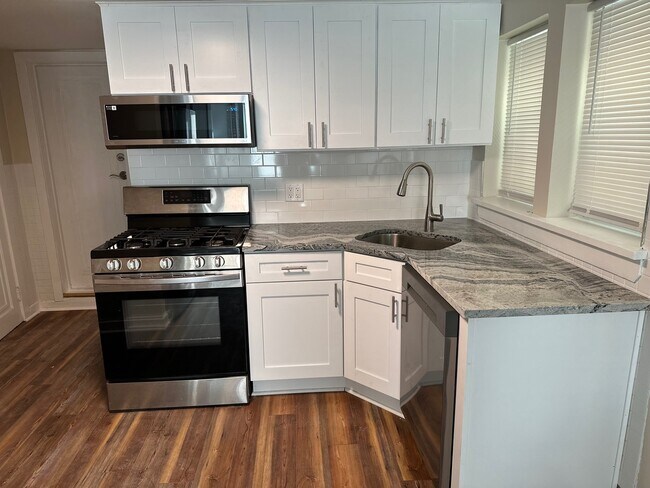 Foto del edificio - 2839 N Southport Ave