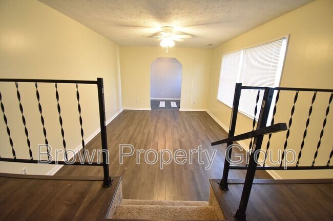 Building Photo - 7817 Gallant Ridge Dr