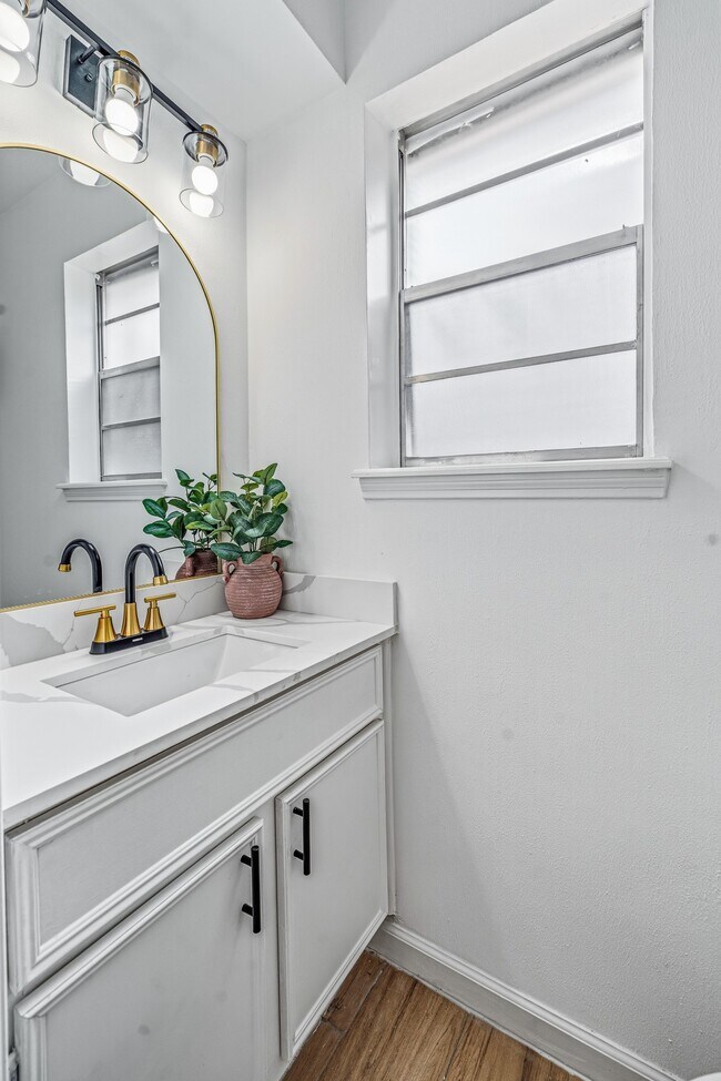 Foto del edificio - 10622 Inwood Dr