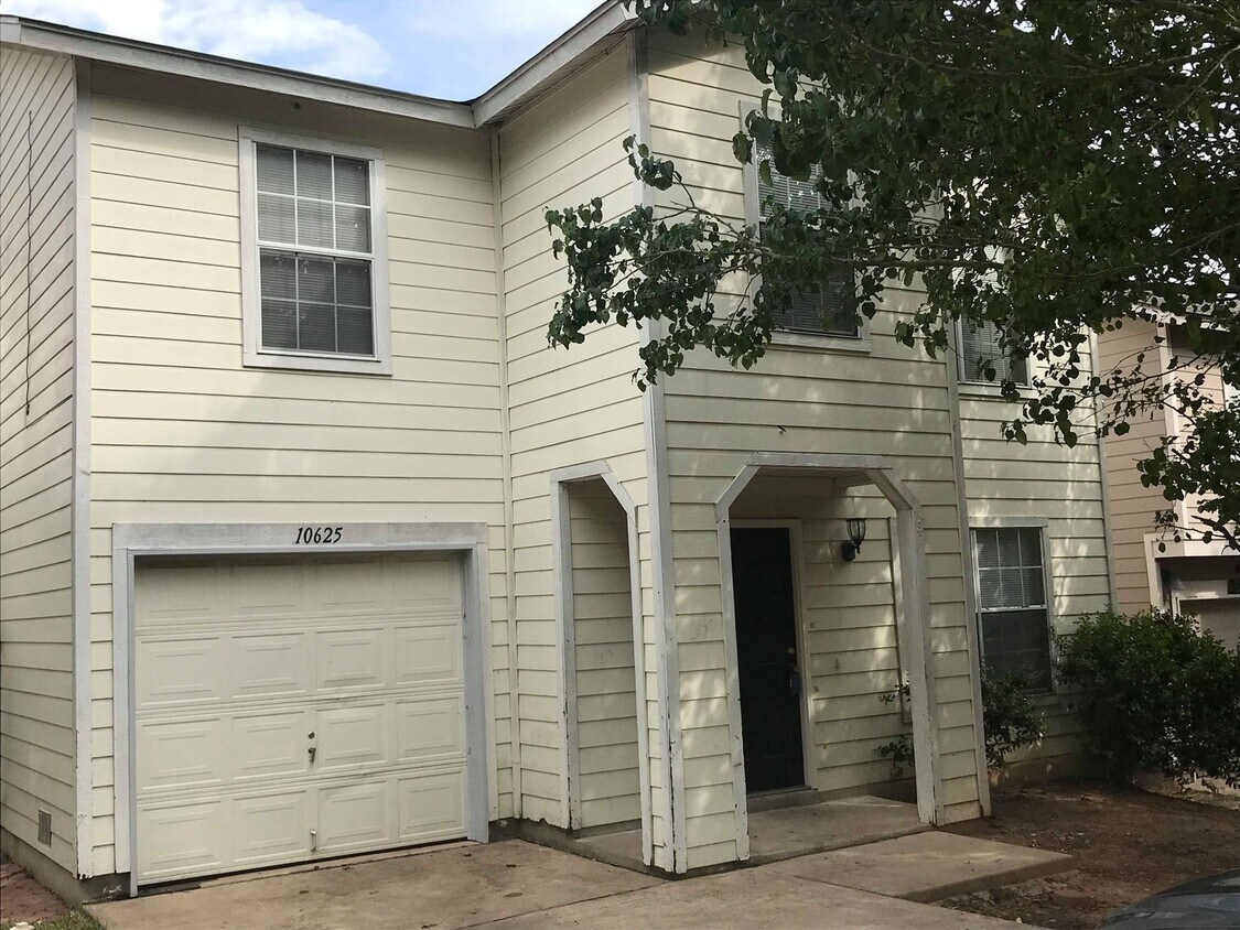 Spacious 4B/2B Home In Saddlewood Estates House Rental in Austin, TX