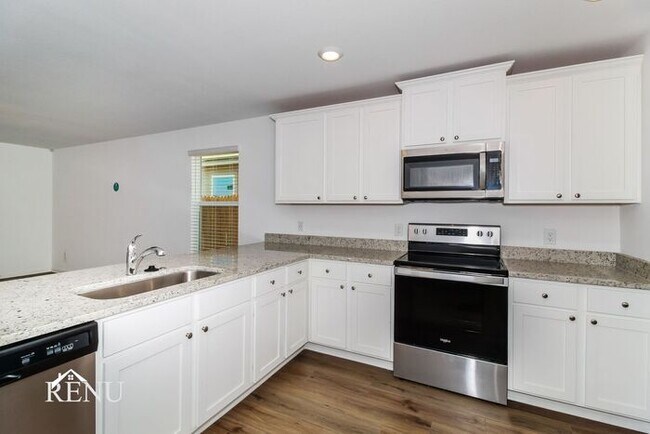 Foto del edificio - Now Available!