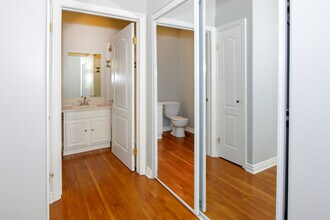 Building Photo - Hollywood View Towers