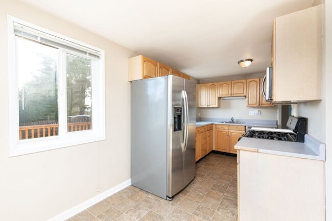 Building Photo - Updated 3 Bedroom Northgate Home with Atta...