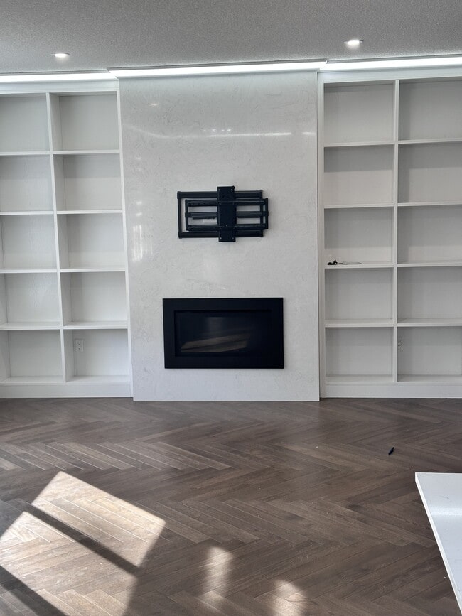 Building Photo - 10625-10669 69 Ave NW