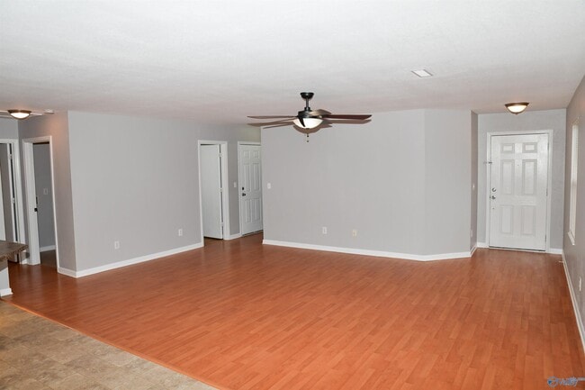 Building Photo - 105 Cotton Boll Dr
